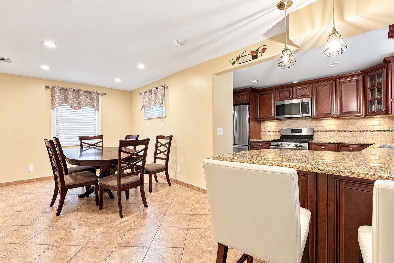 818 RIDGE RD