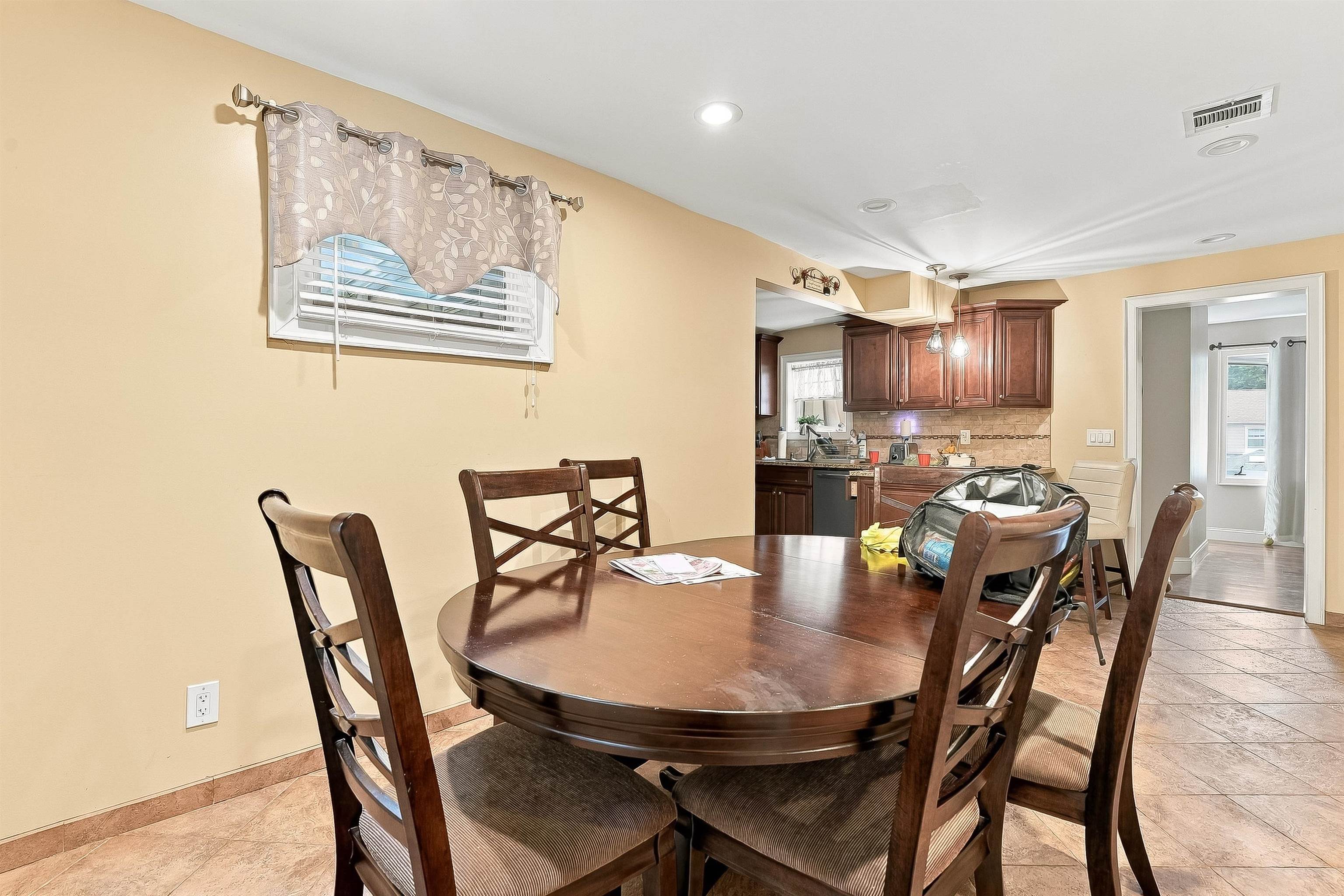 818 RIDGE RD