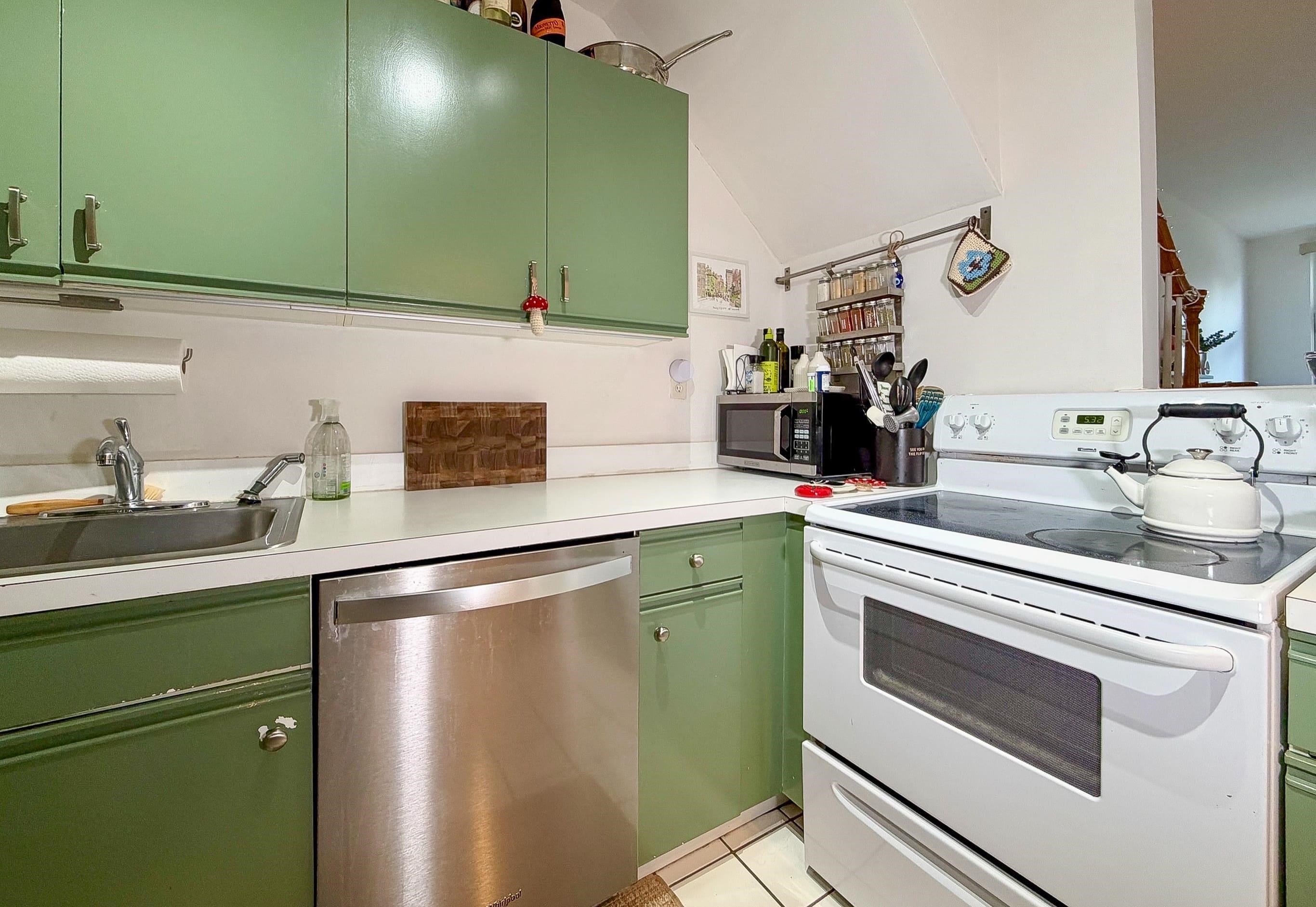 230 MONROE ST Unit: 2RS