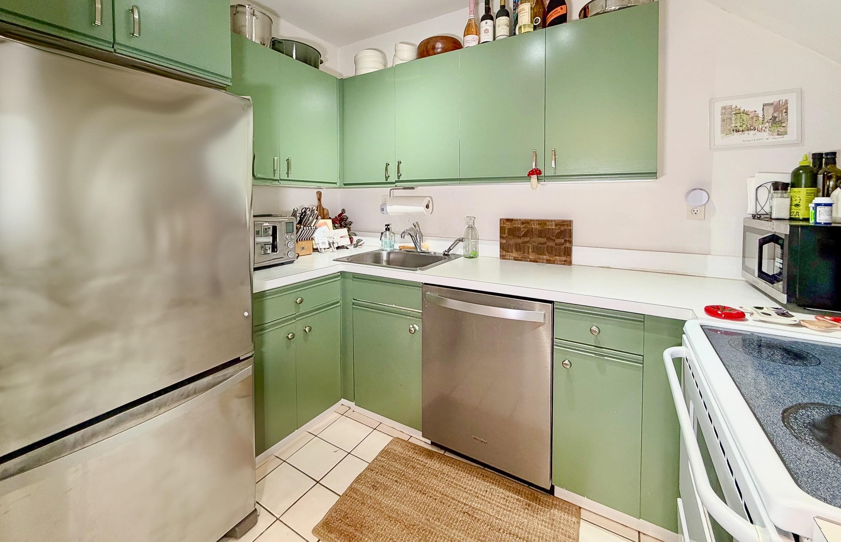 230 MONROE ST Unit: 2RS
