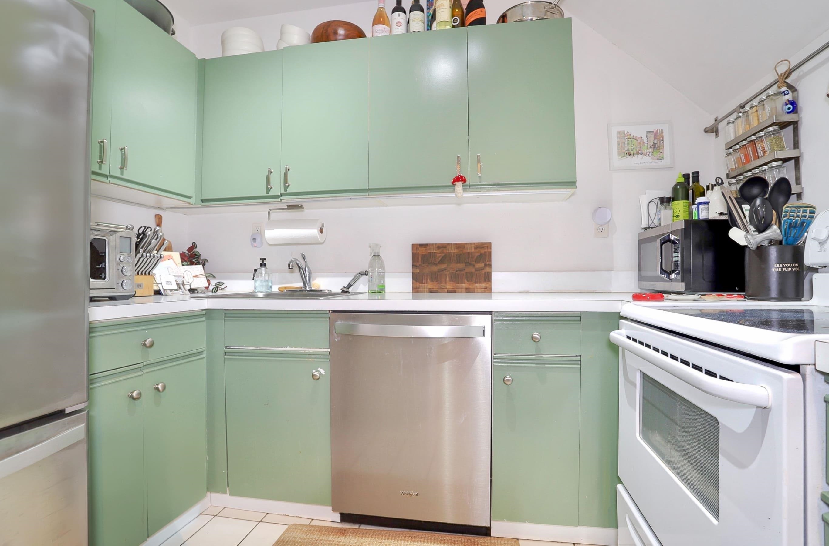 230 MONROE ST Unit: 2RS