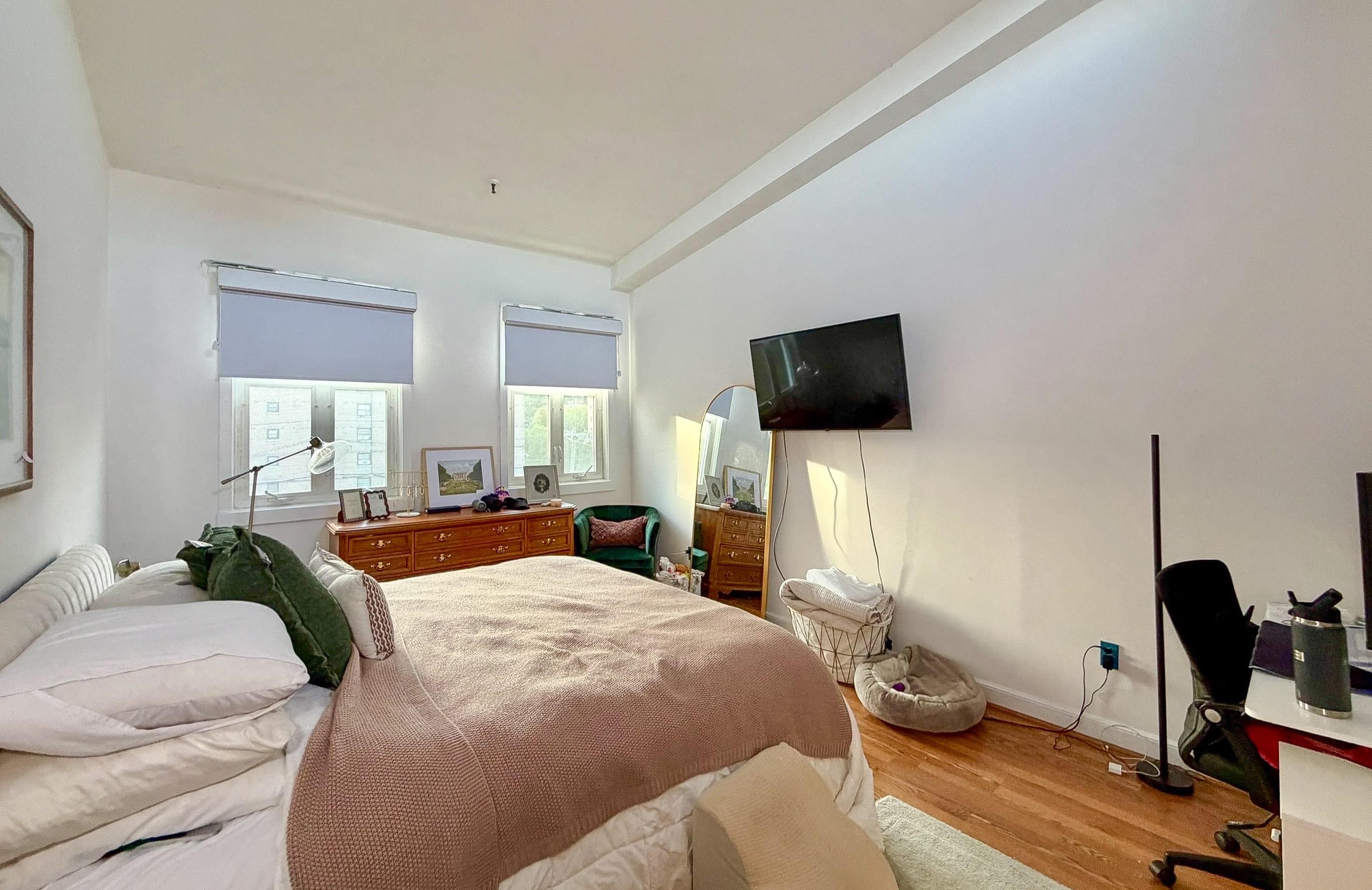230 MONROE ST Unit: 2RS