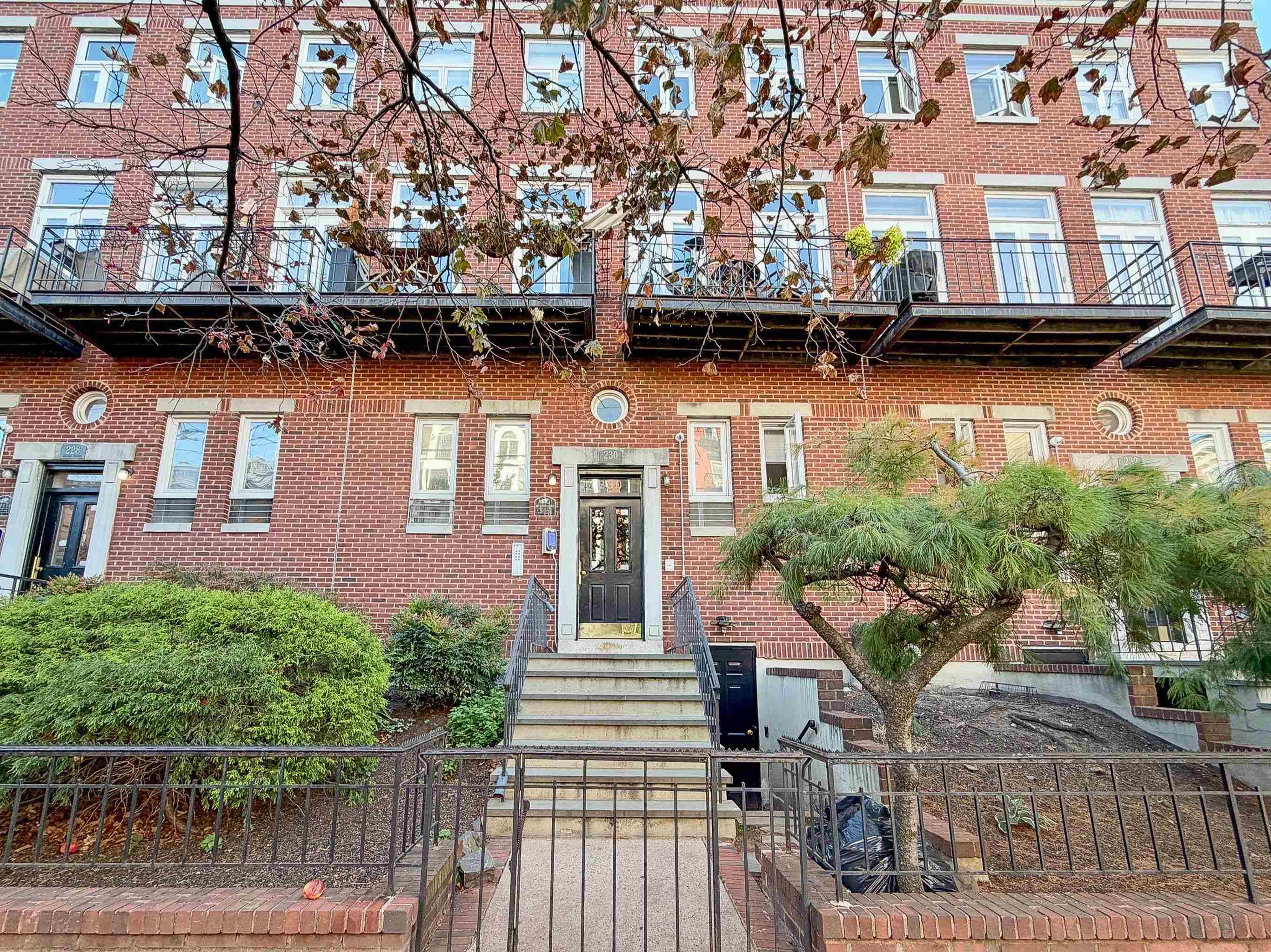 230 MONROE ST Unit: 2RS