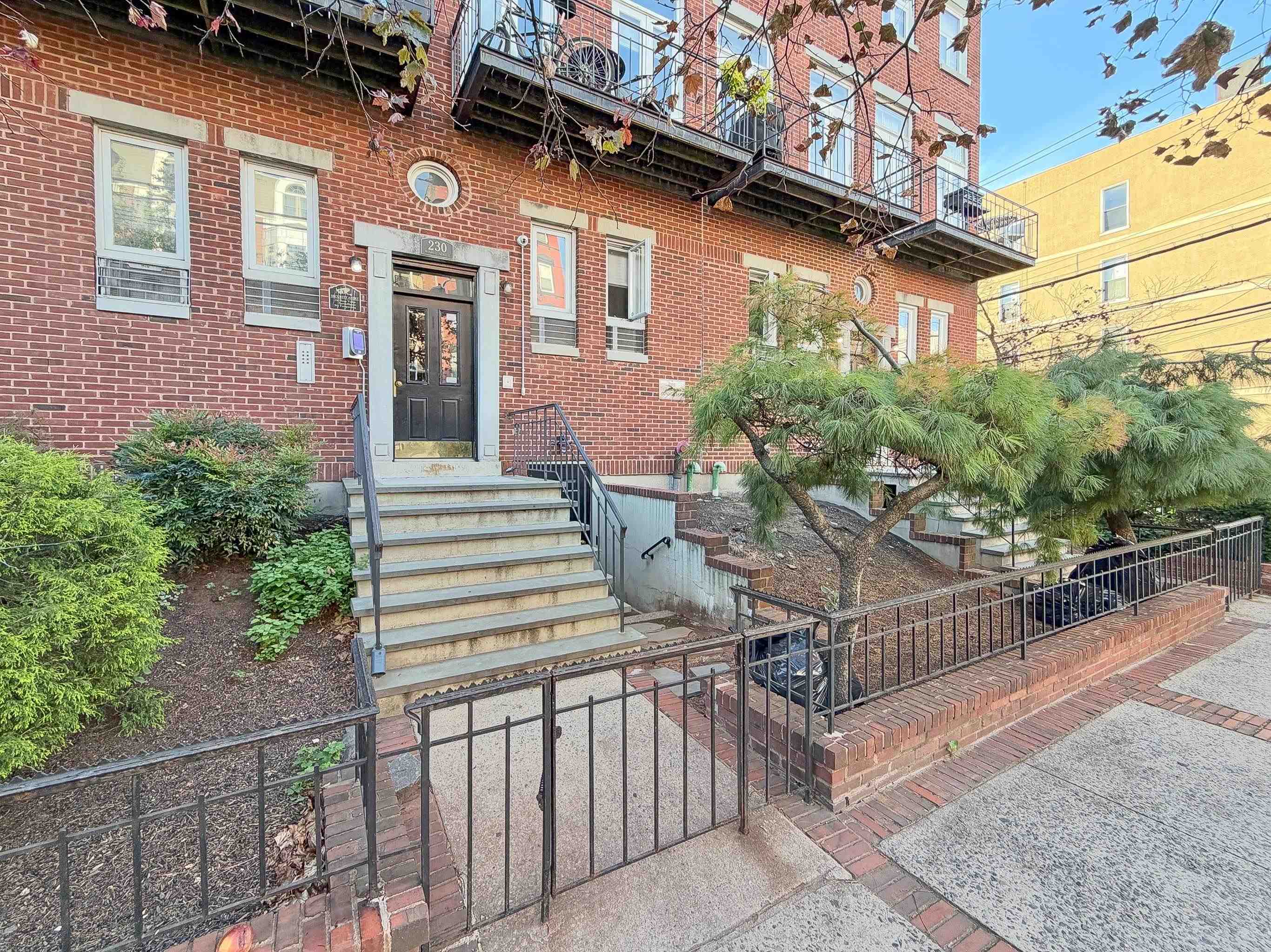 230 MONROE ST Unit: 2RS