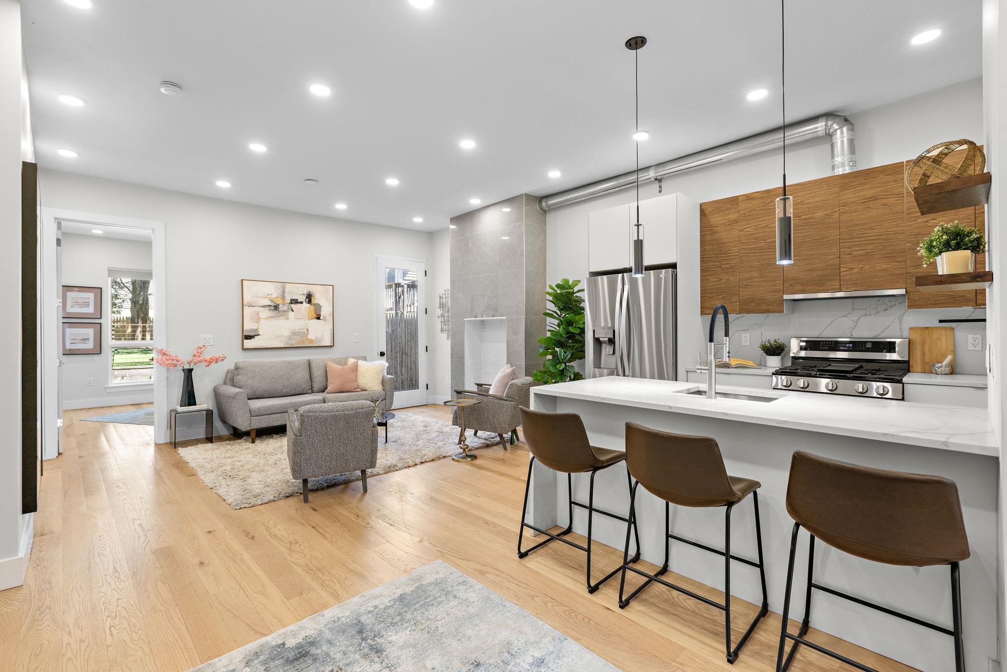 176 GRIFFITH ST Unit: 1