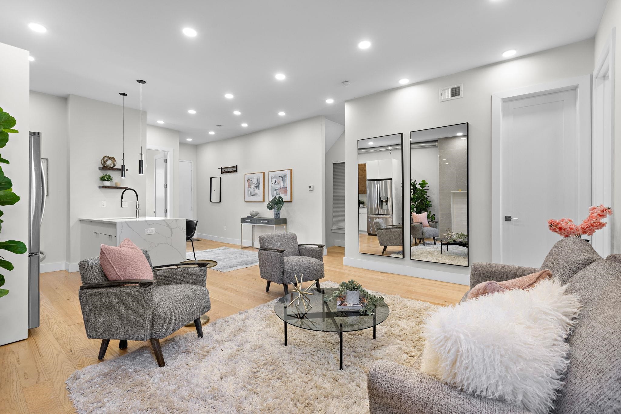 176 GRIFFITH ST Unit: 1
