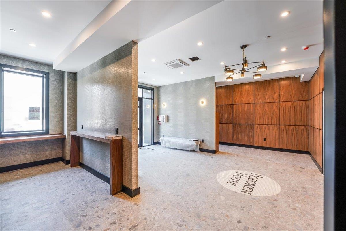 237 WASHINGTON ST Unit: 205