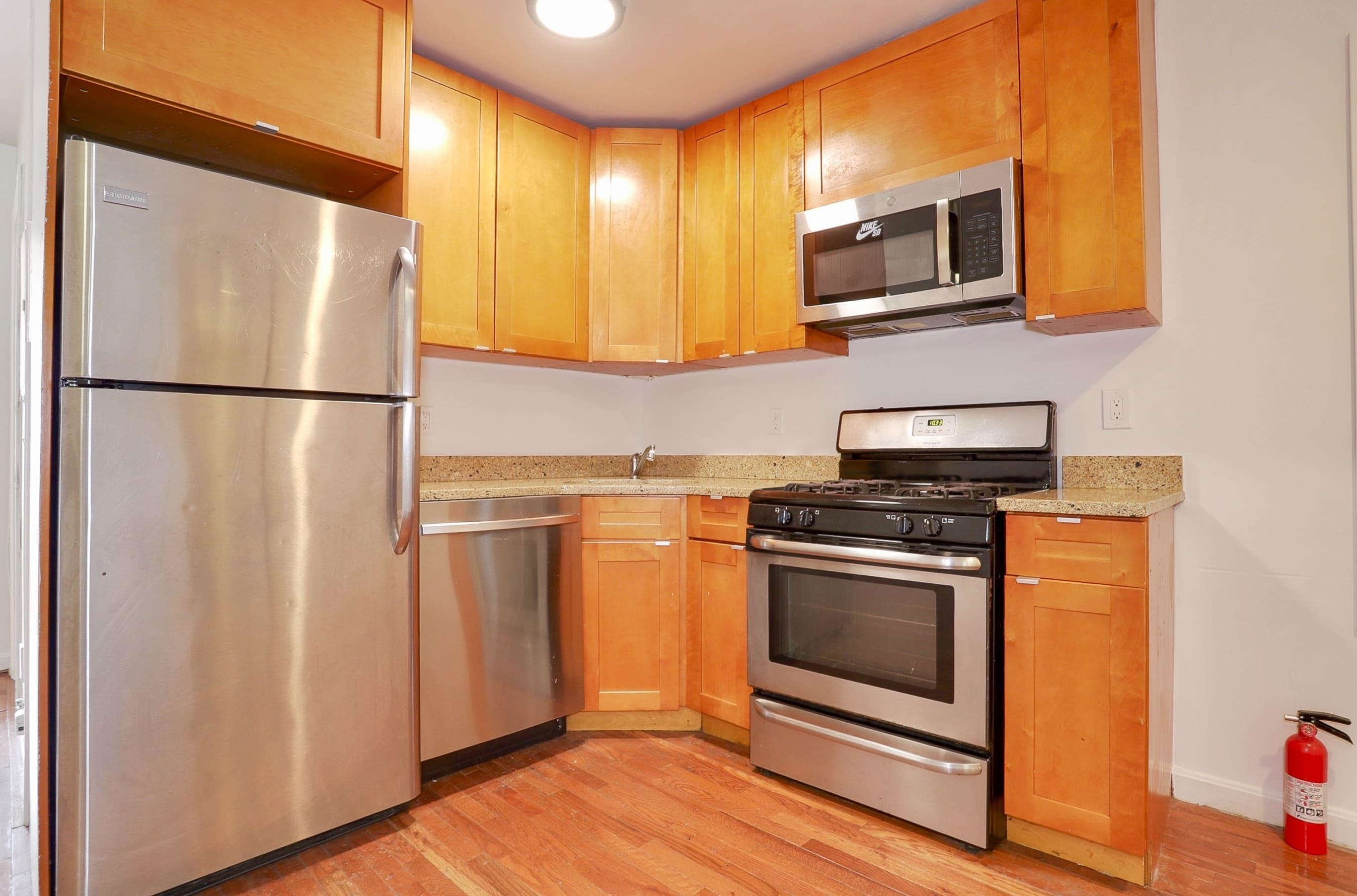195 WEBSTER AVE Unit: 2