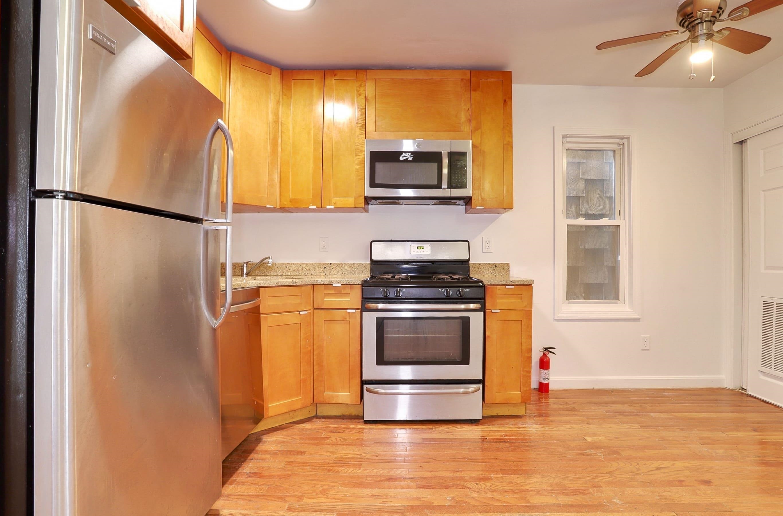 195 WEBSTER AVE Unit: 2