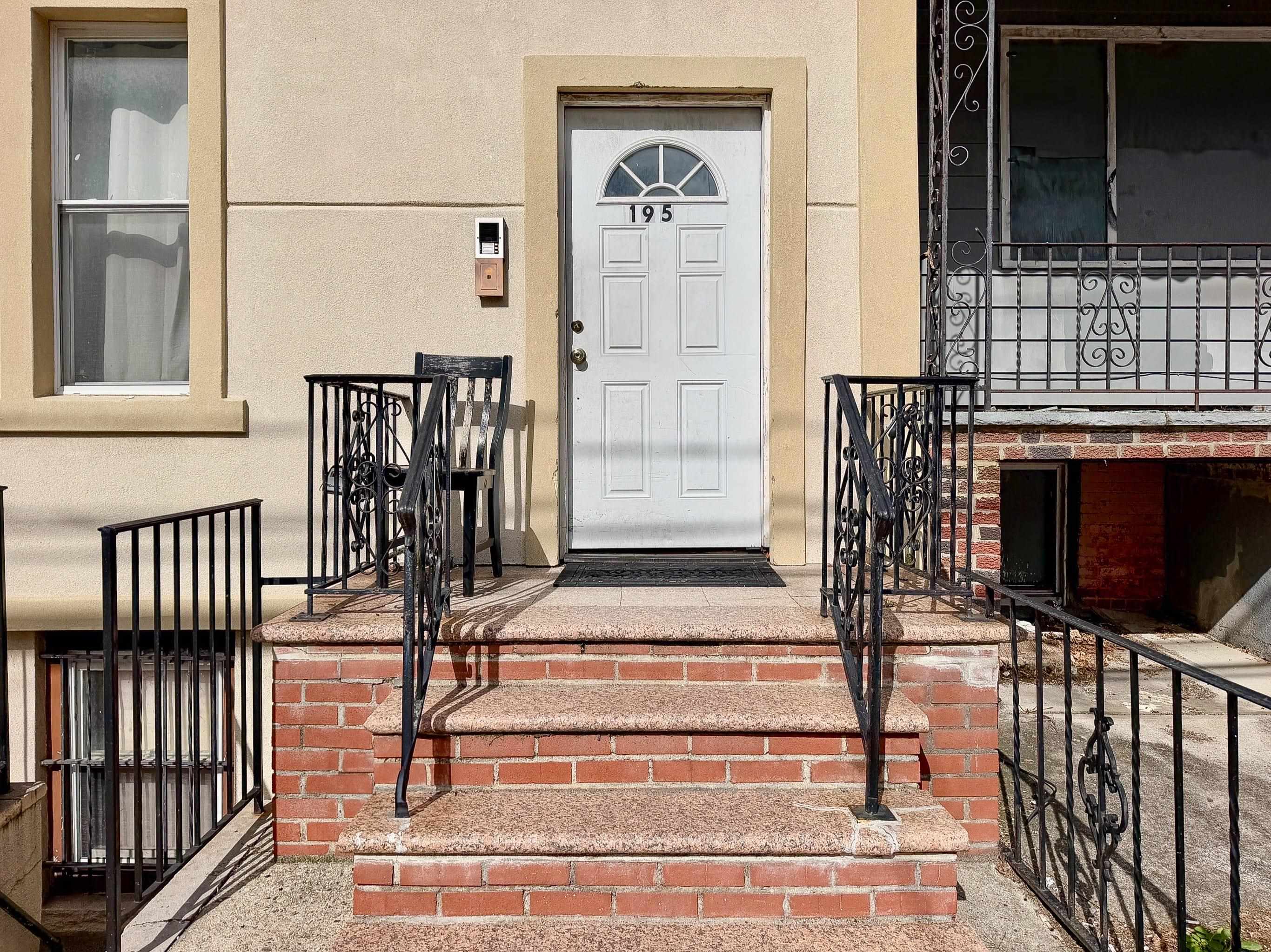 195 WEBSTER AVE Unit: 2