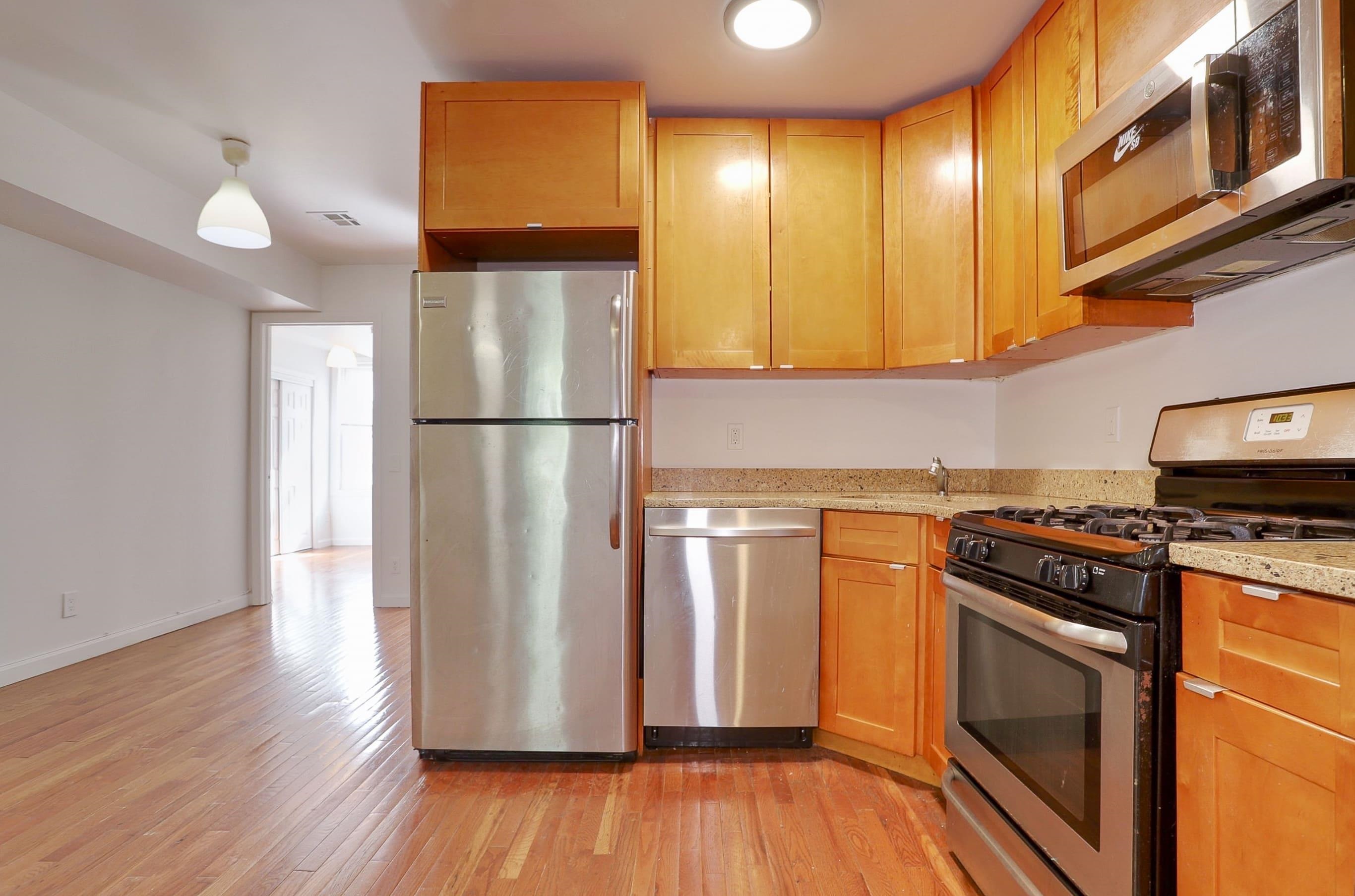 195 WEBSTER AVE Unit: 2