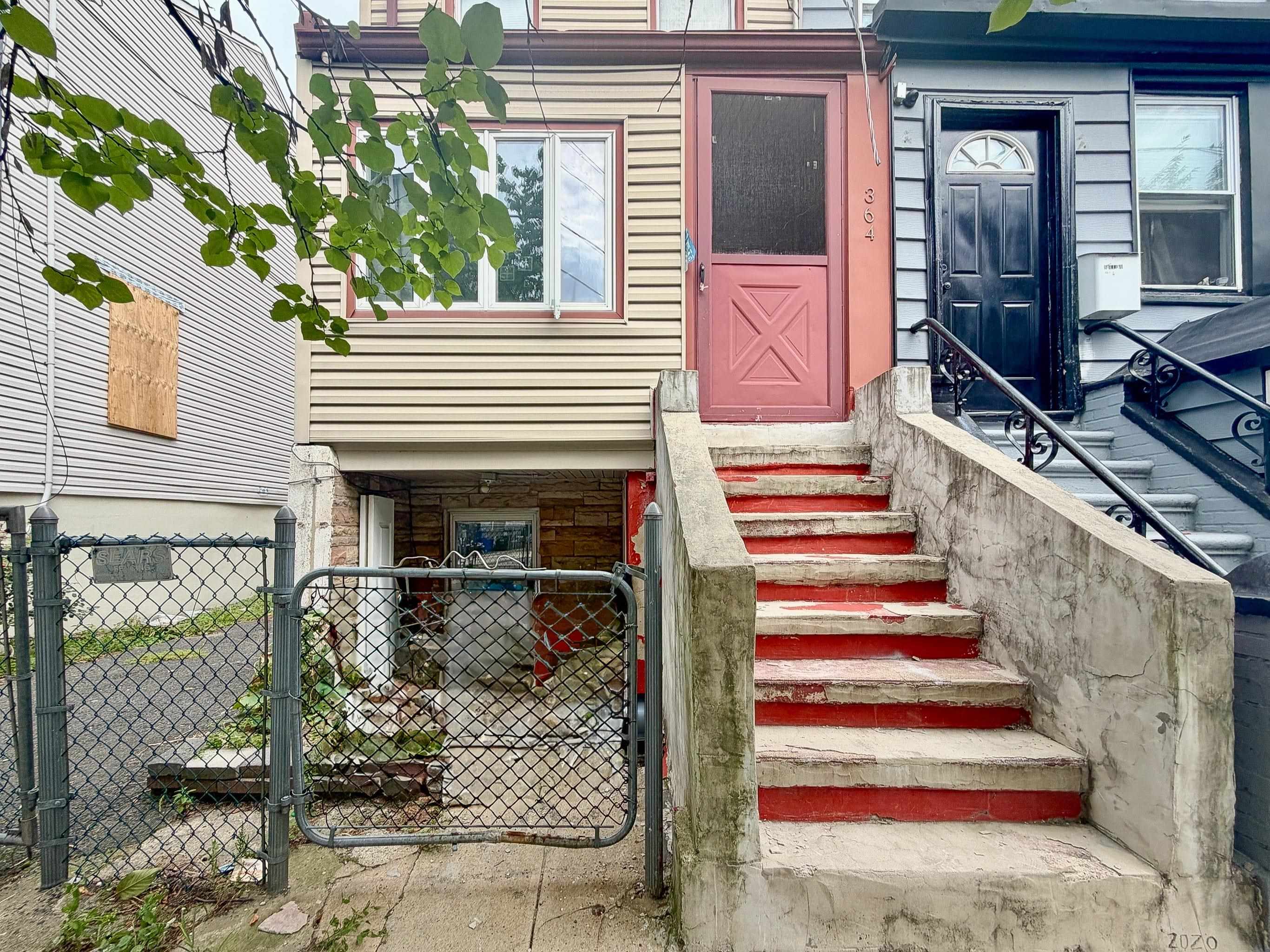 364.5 5TH ST