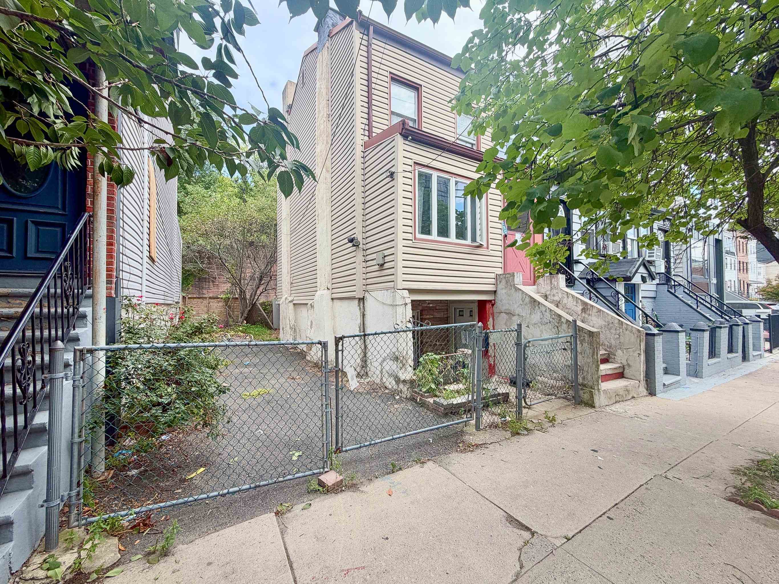 364.5 5TH ST