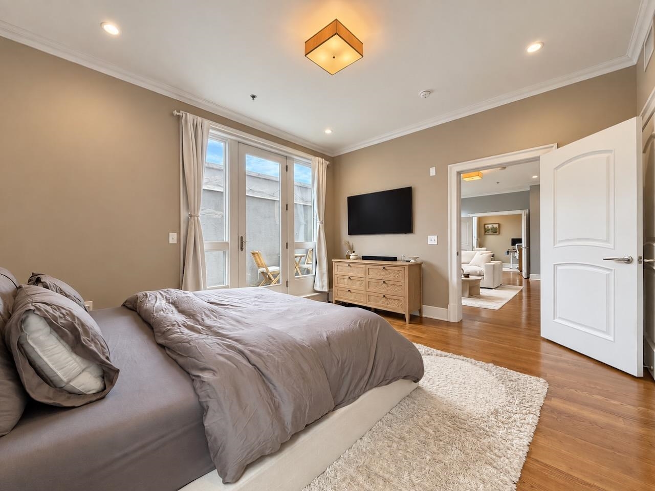 313 1ST ST Unit: 3A