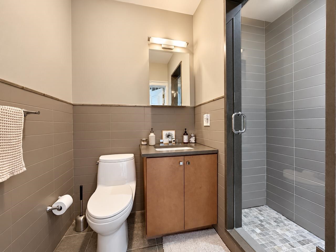313 1ST ST Unit: 3A