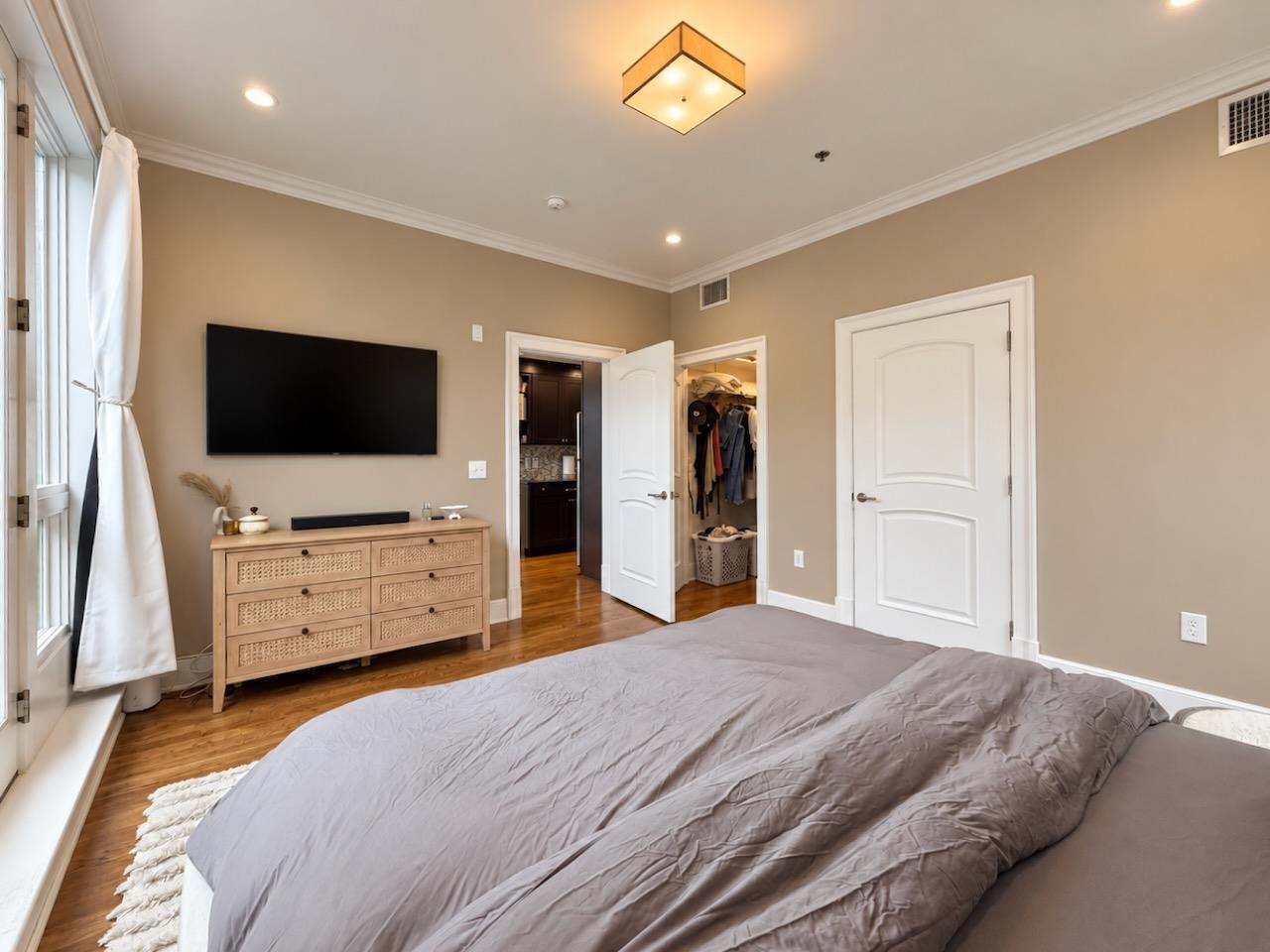 313 1ST ST Unit: 3A