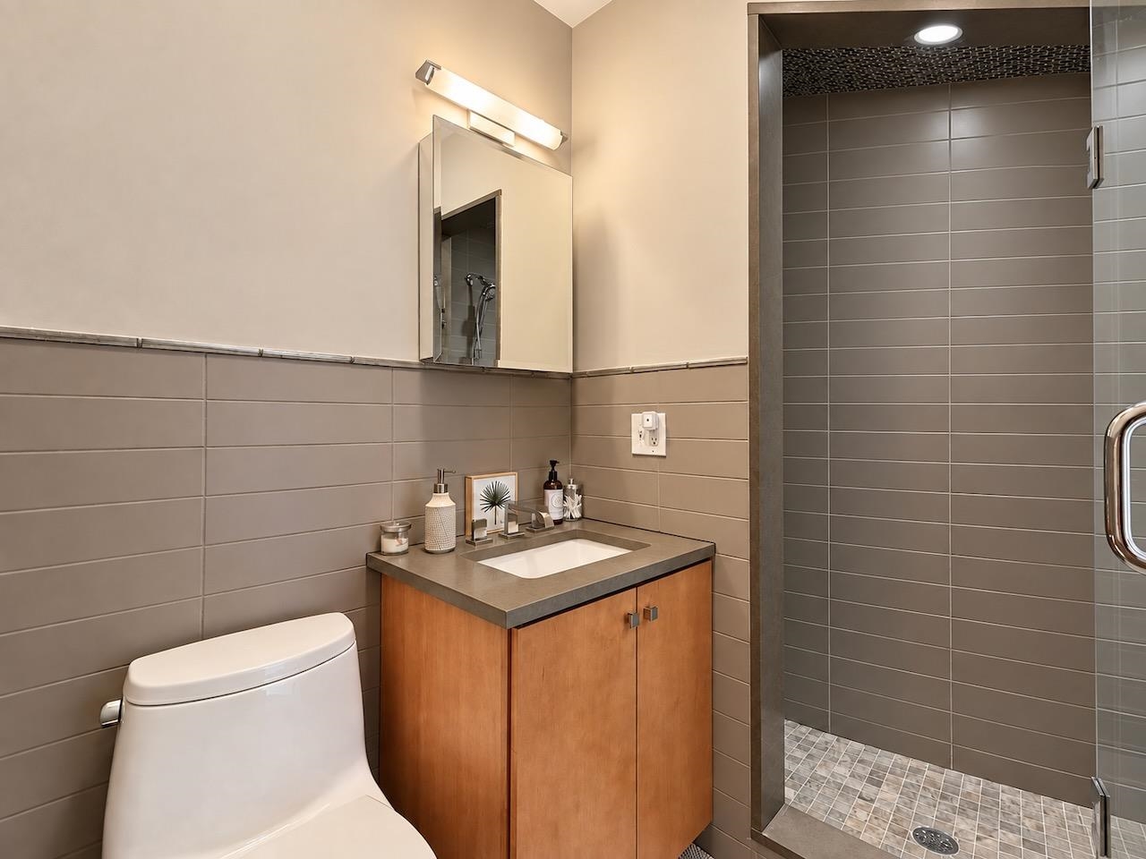 313 1ST ST Unit: 3A