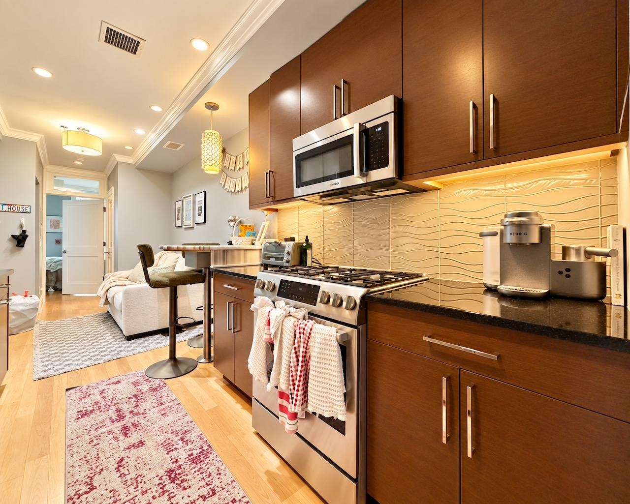 604 ADAMS ST Unit: 6