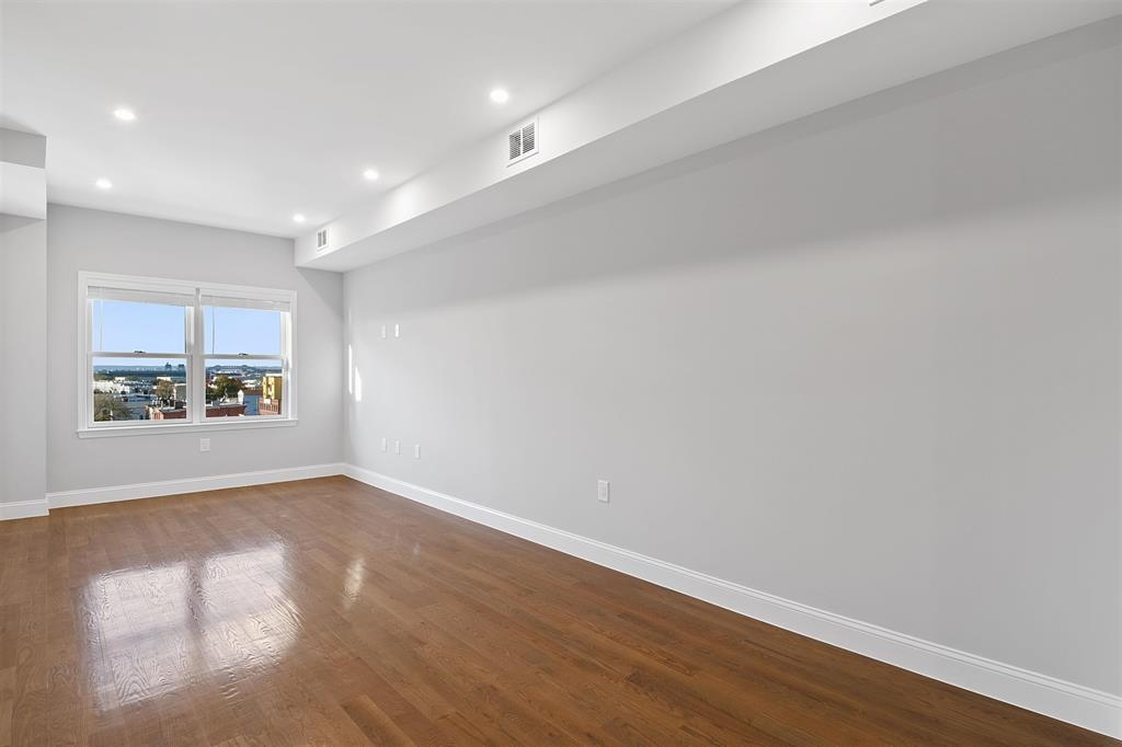 311-315 WEST SIDE AVE Unit: 106