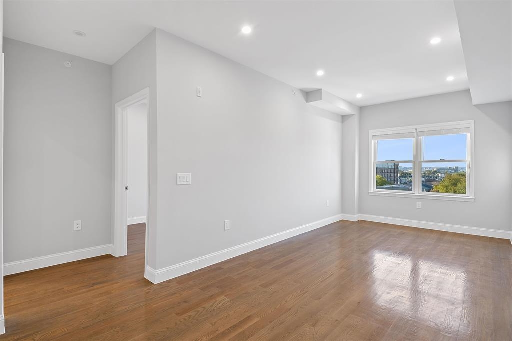 311-315 WEST SIDE AVE Unit: 106