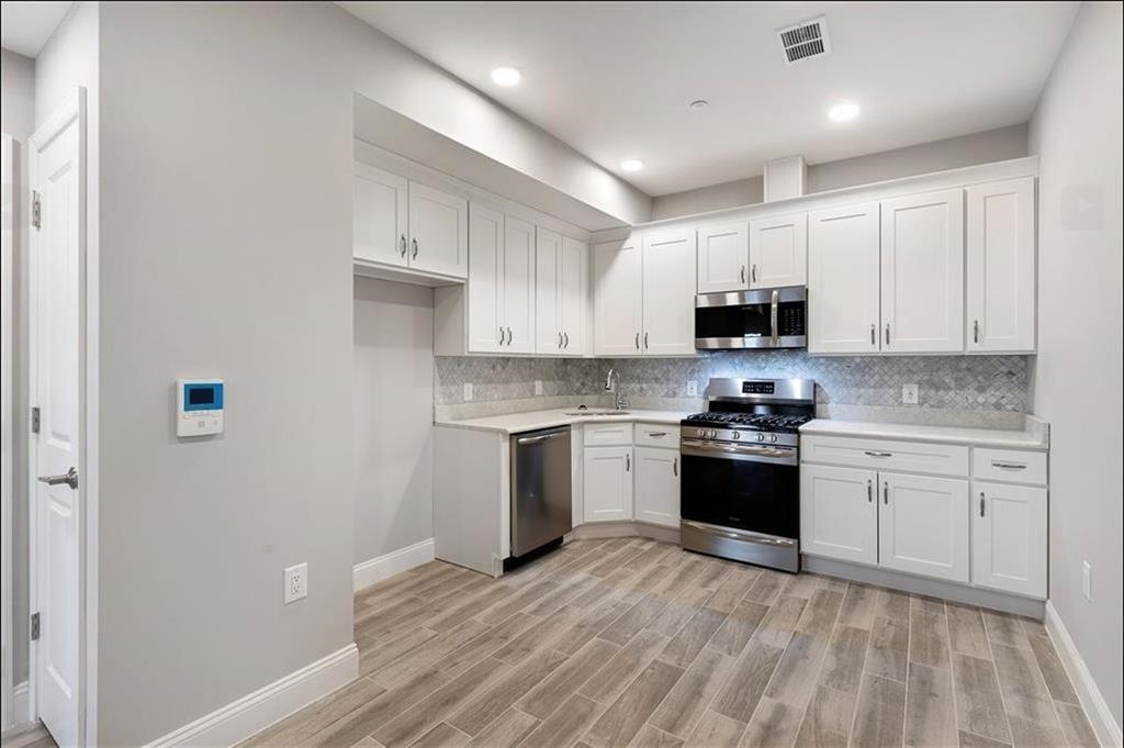 54 GRAHAM ST Unit: 3D