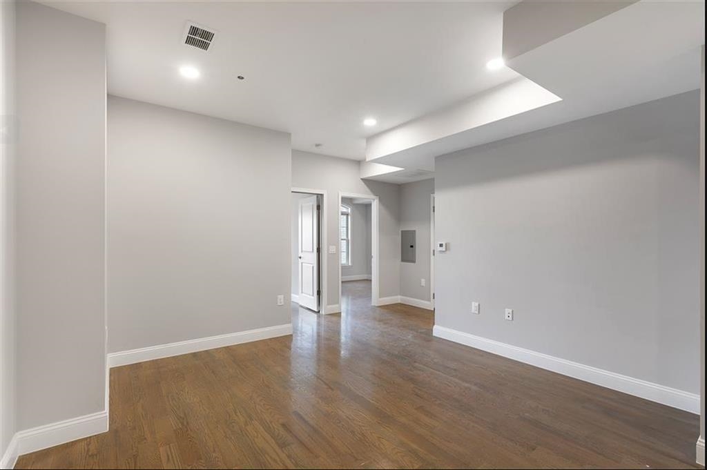 54 GRAHAM ST Unit: 3D