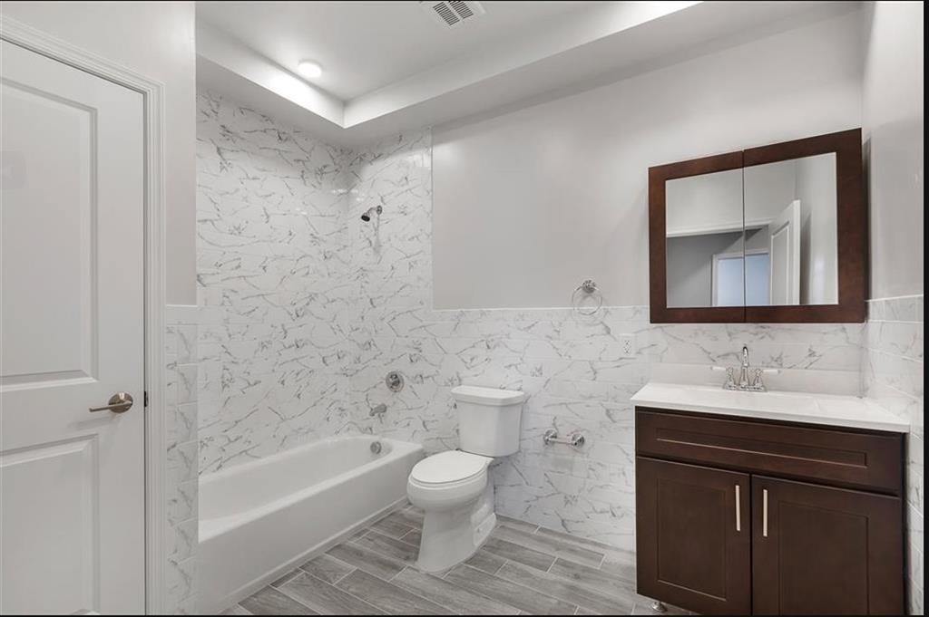 54 GRAHAM ST Unit: 3D