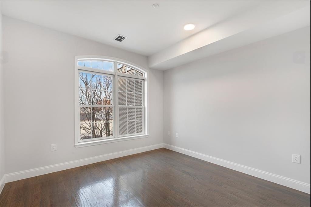 54 GRAHAM ST Unit: 3D