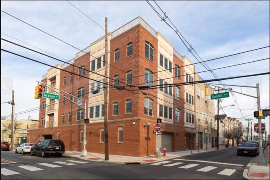 54 GRAHAM ST Unit: 3D