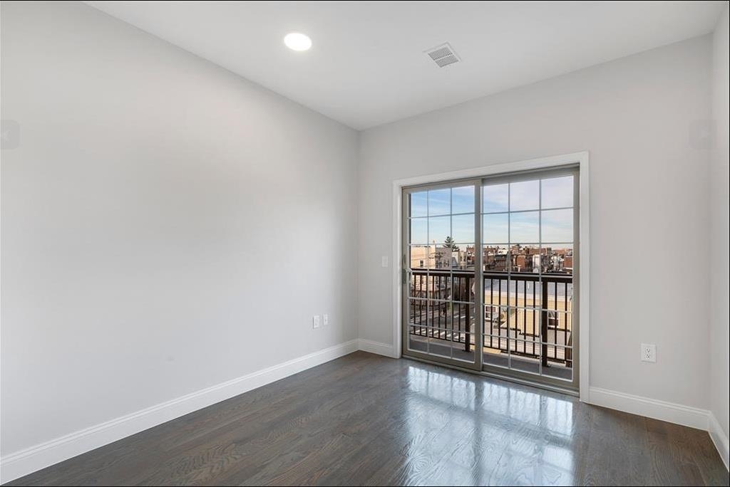 54 GRAHAM ST Unit: 3D