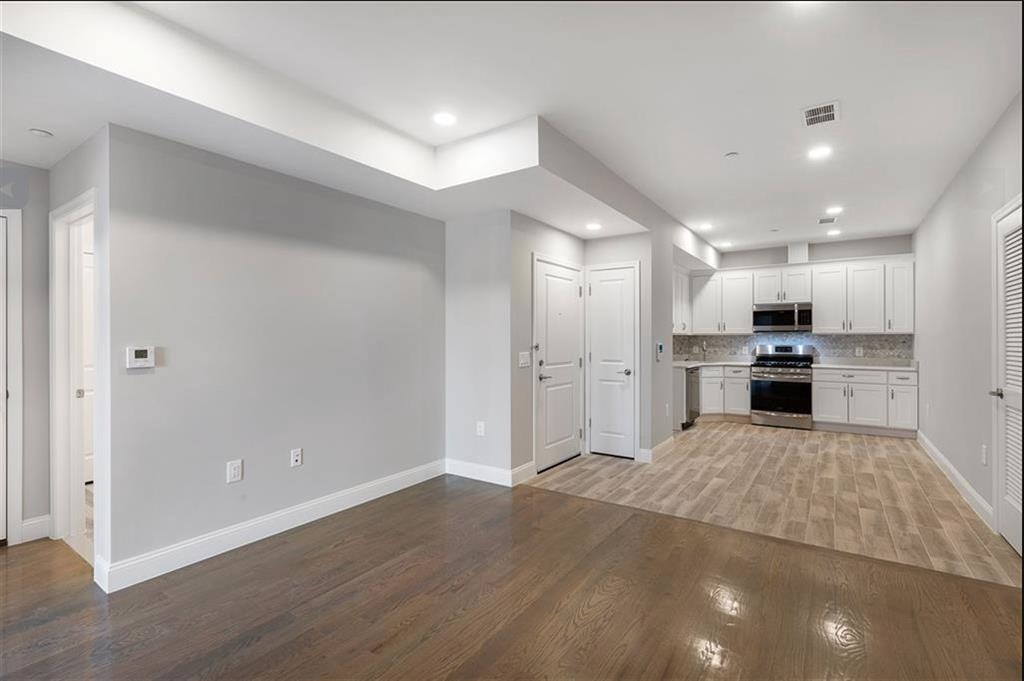 54 GRAHAM ST Unit: 3D