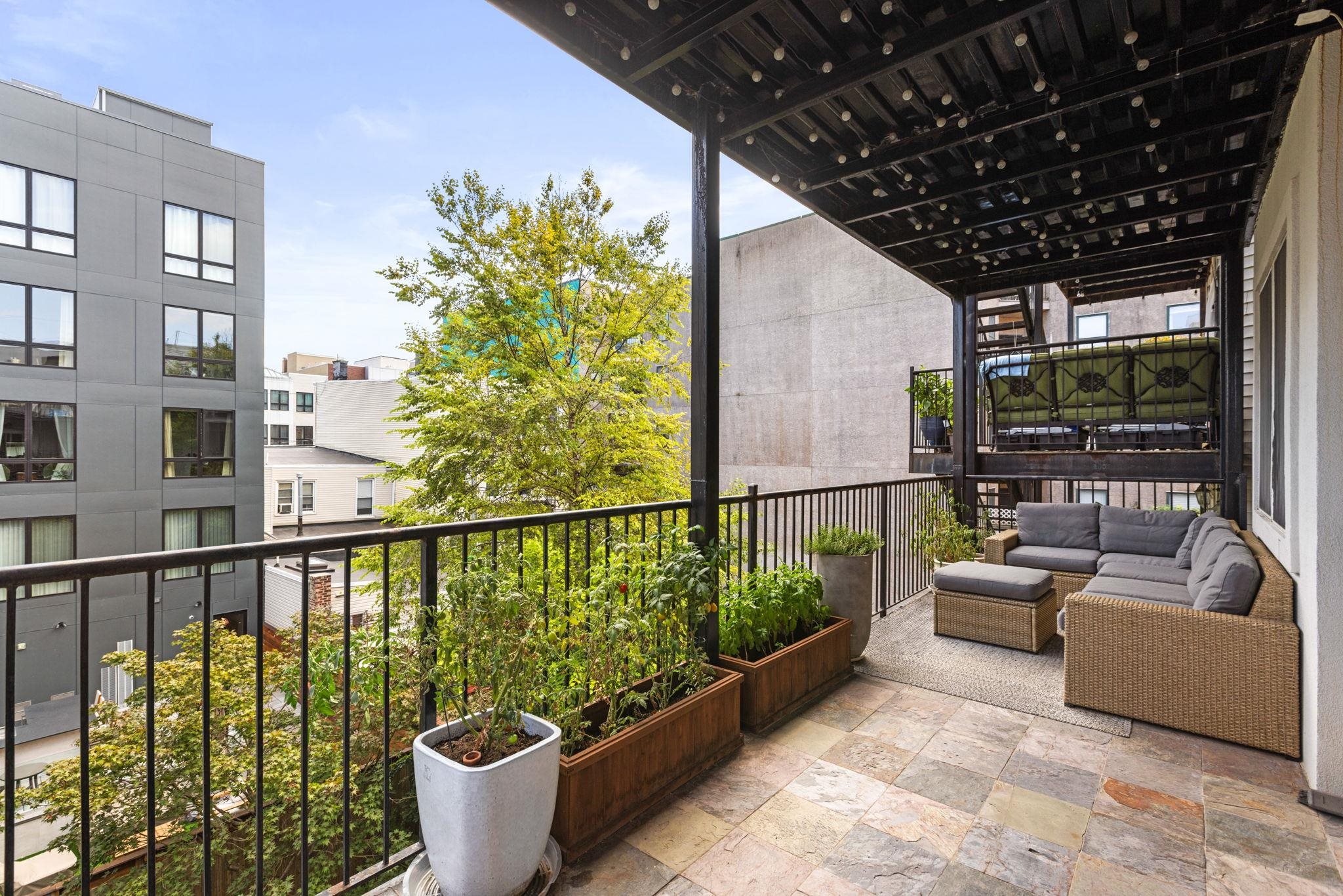 415 MADISON ST Unit: 2