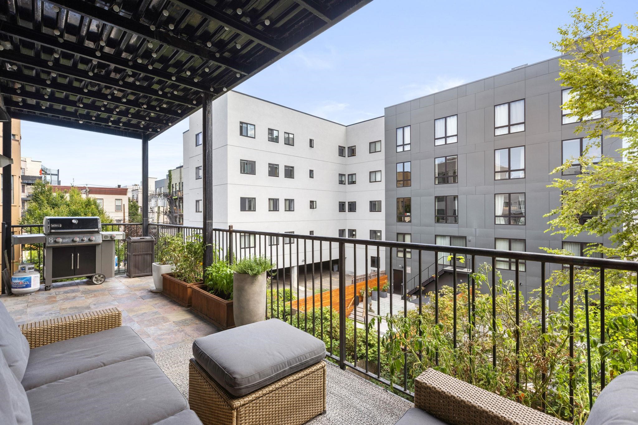 415 MADISON ST Unit: 2