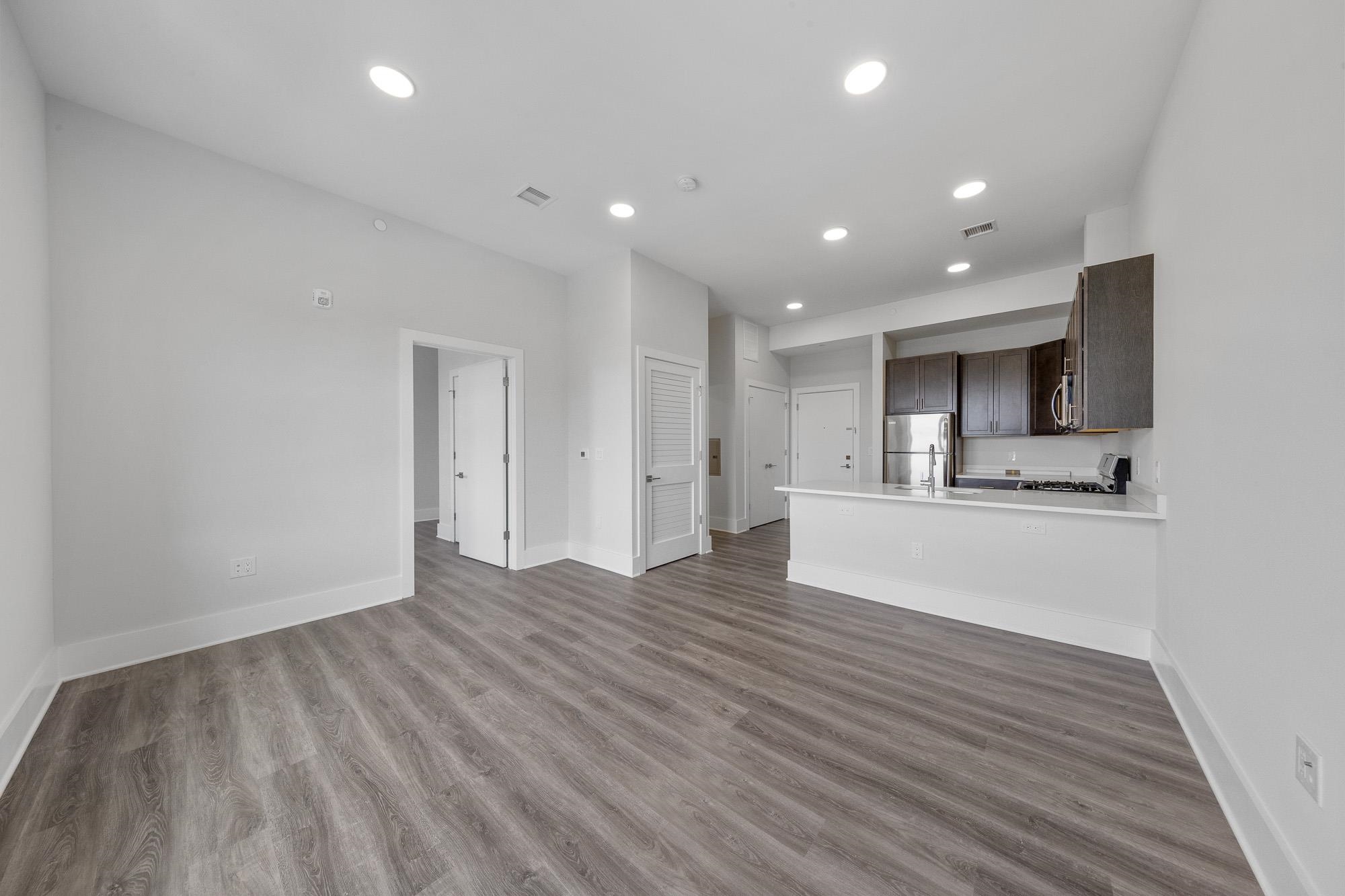 660 GRAND ST Unit: 406