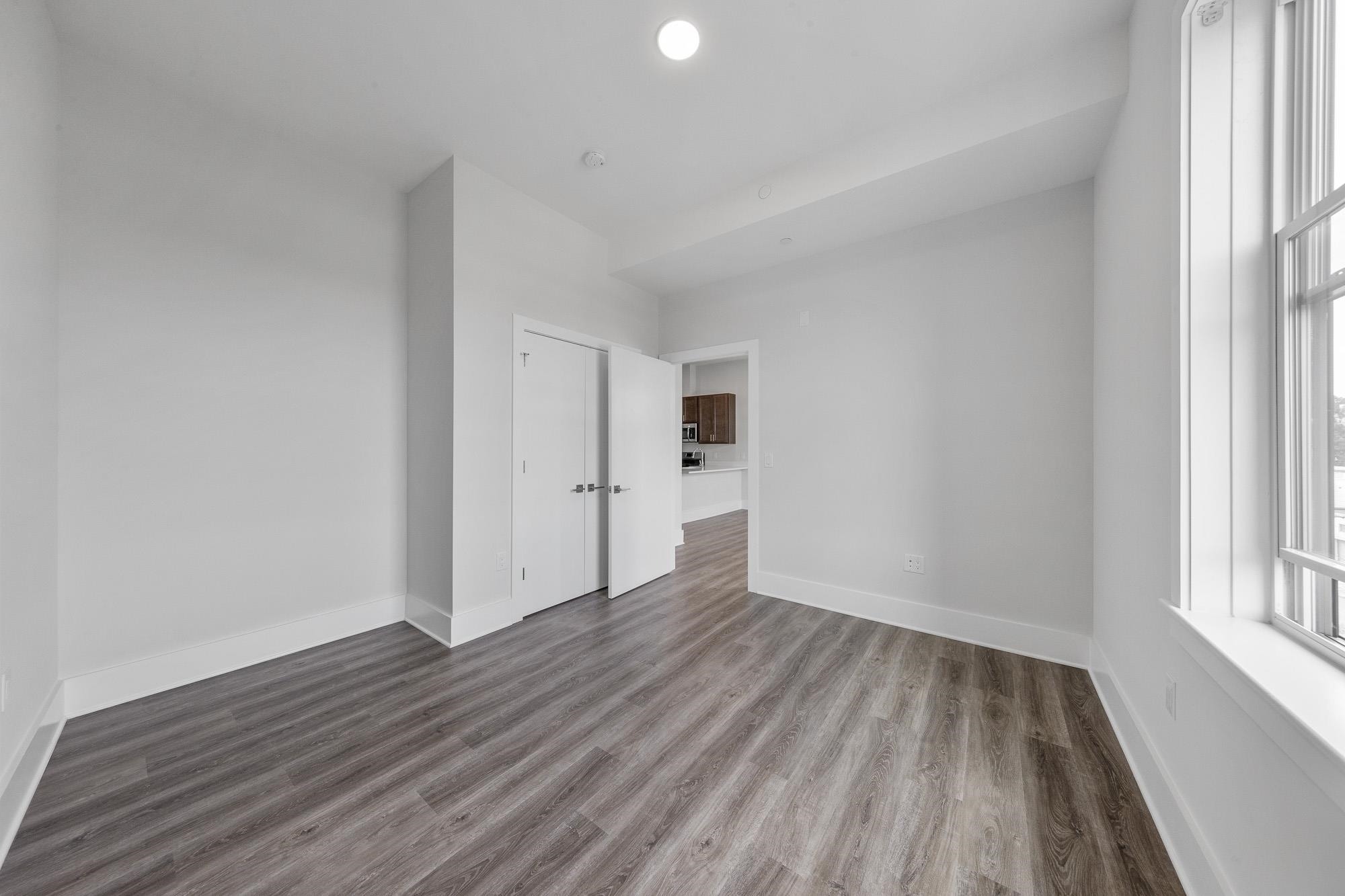 660 GRAND ST Unit: 406
