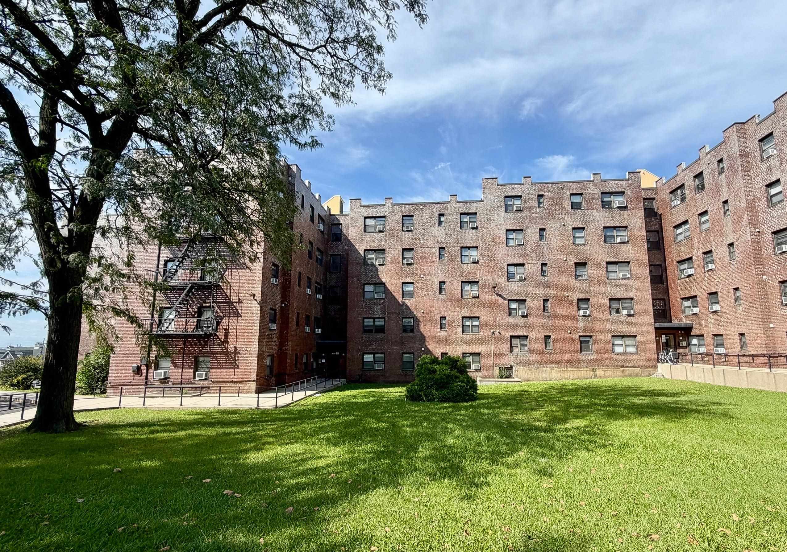 1631 KENNEDY BLVD Unit: 4H