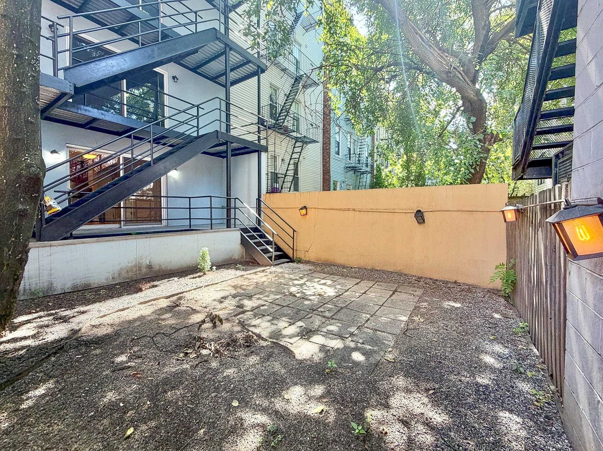 130 MADISON ST Unit: 1B
