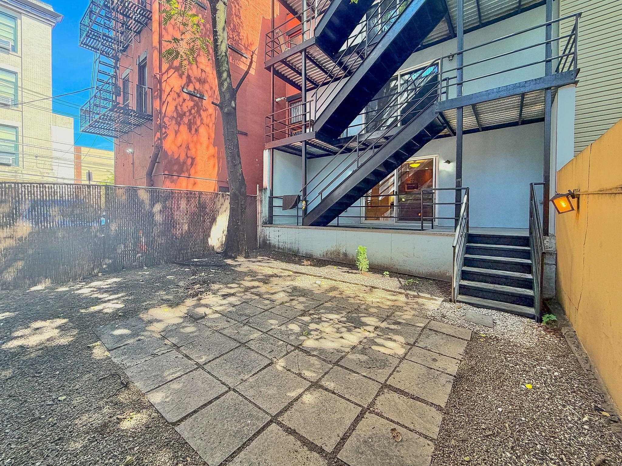 130 MADISON ST Unit: 1B