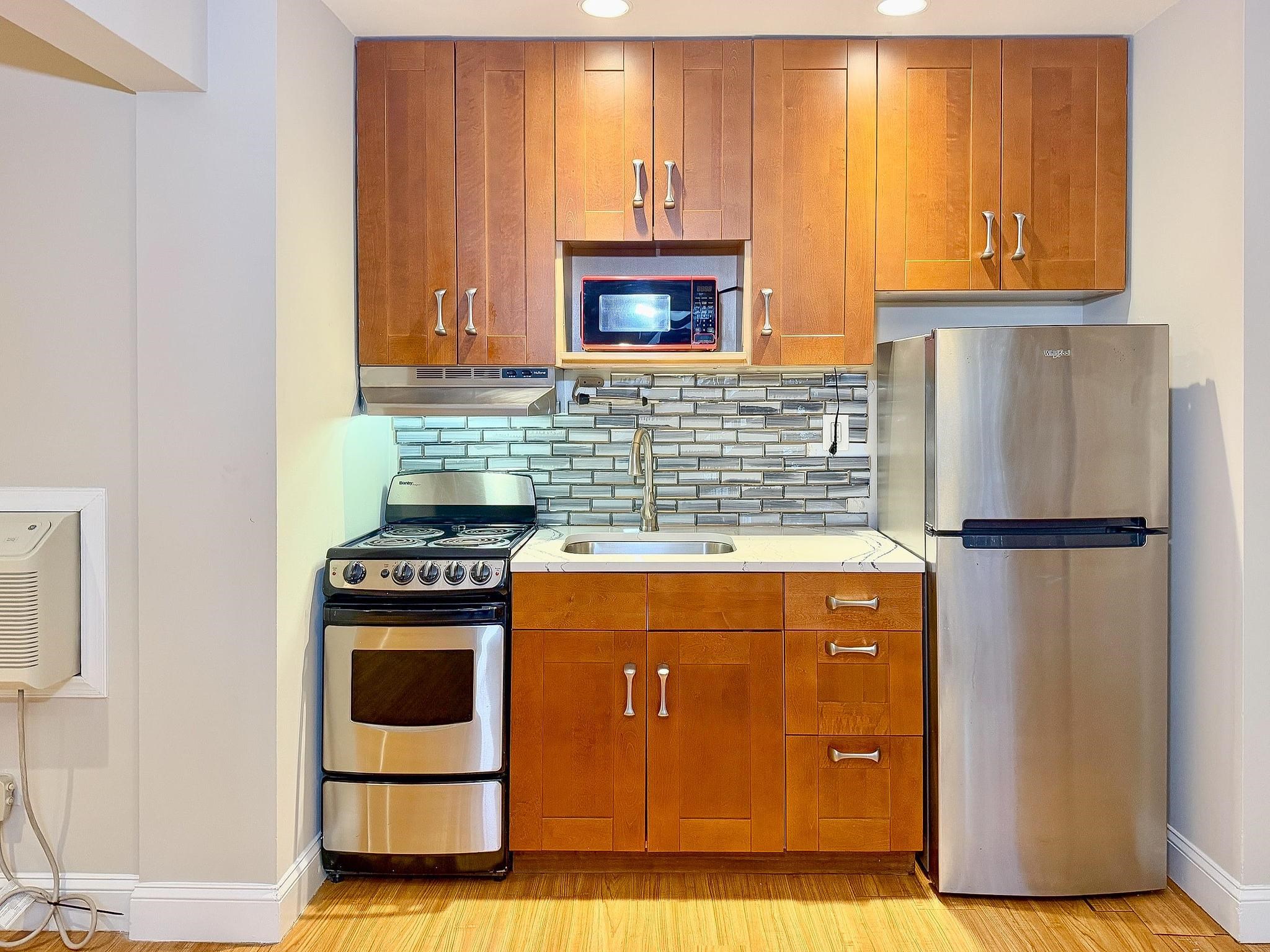 130 MADISON ST Unit: 1B