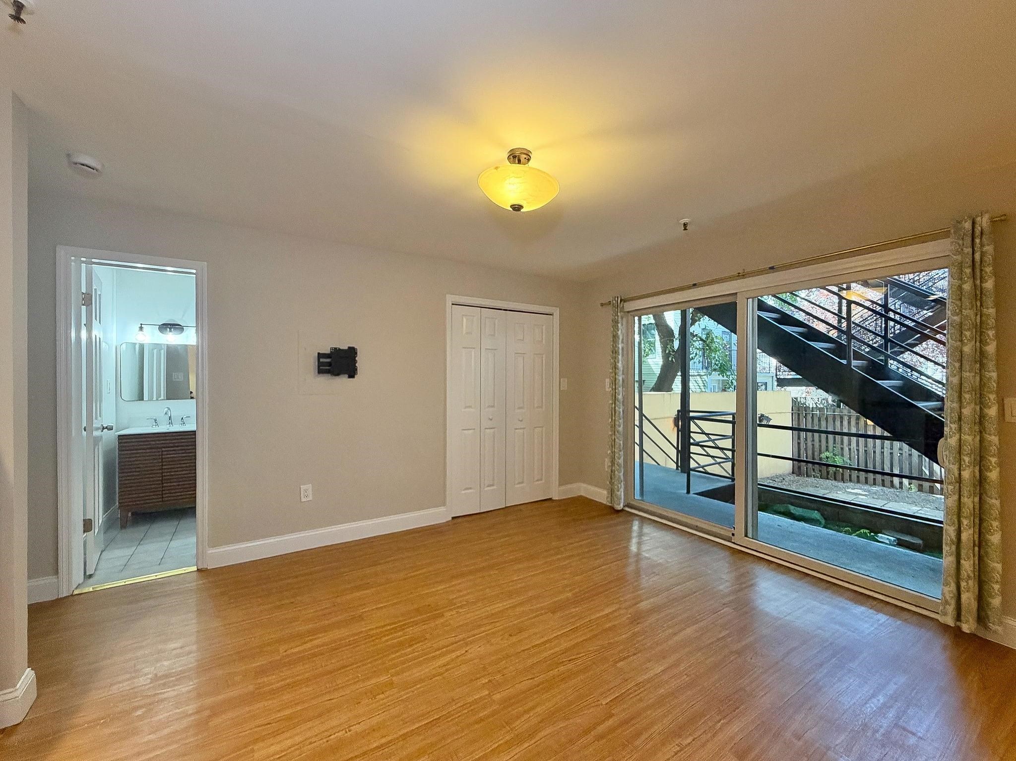 130 MADISON ST Unit: 1B