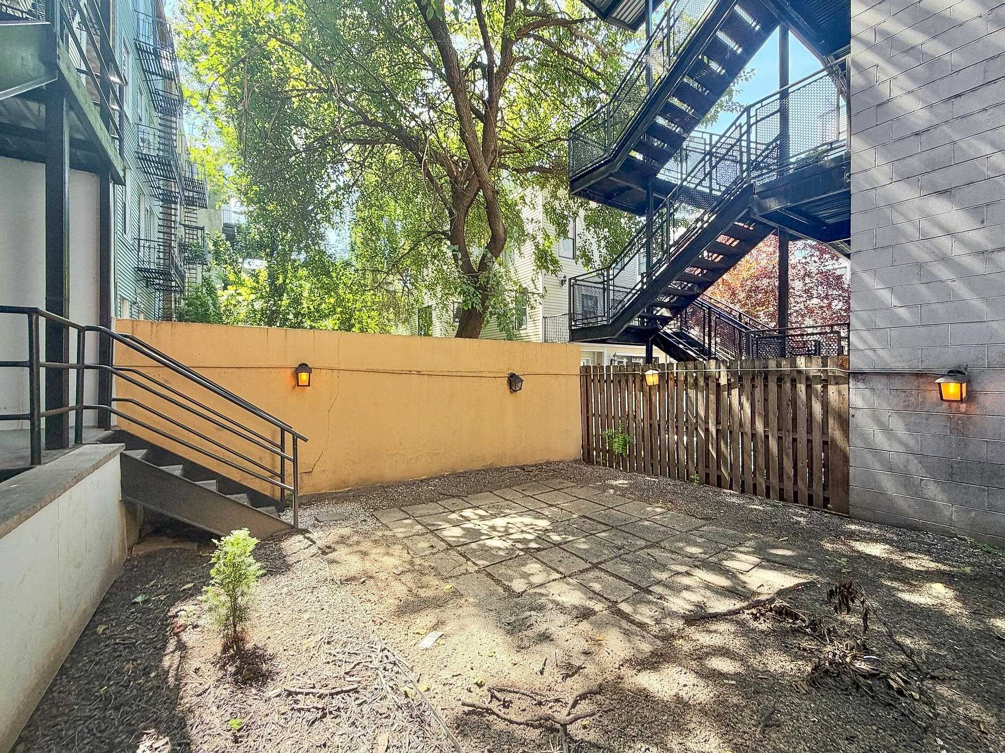 130 MADISON ST Unit: 1B