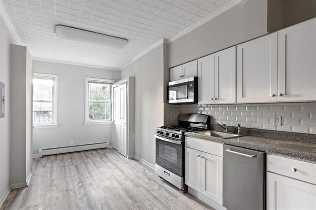 404 MADISON ST Unit: 2R