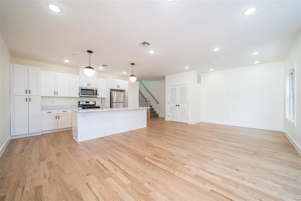 161 OGDEN AVE Unit: 2