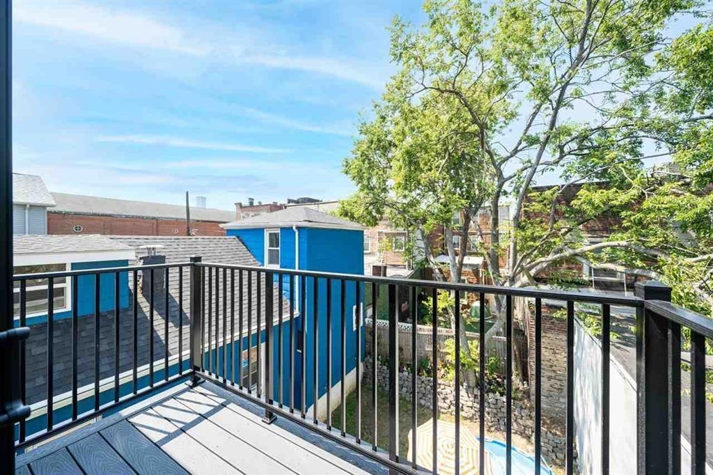 161 OGDEN AVE Unit: 2