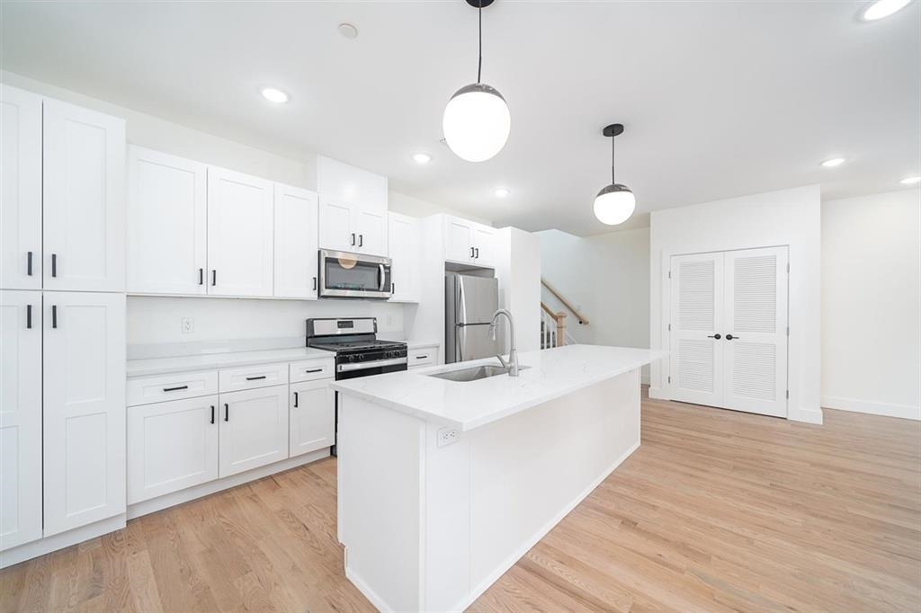 161 OGDEN AVE Unit: 2
