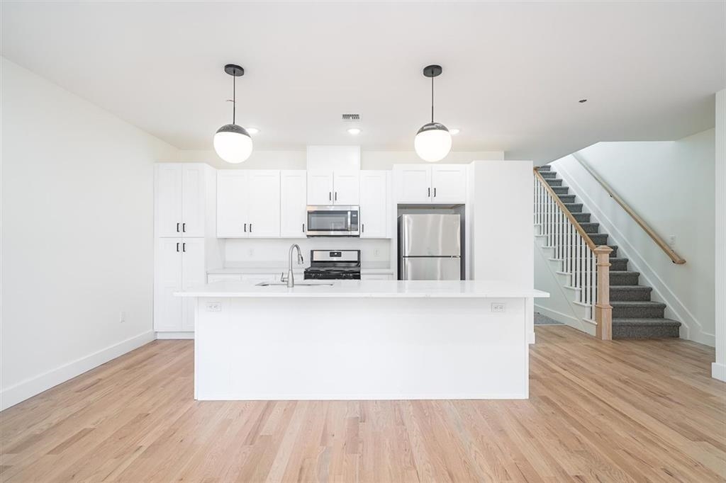 161 OGDEN AVE Unit: 2