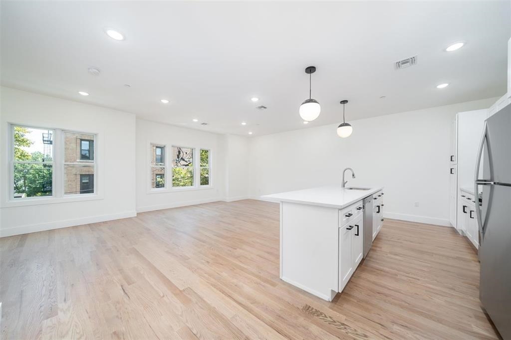 161 OGDEN AVE Unit: 2