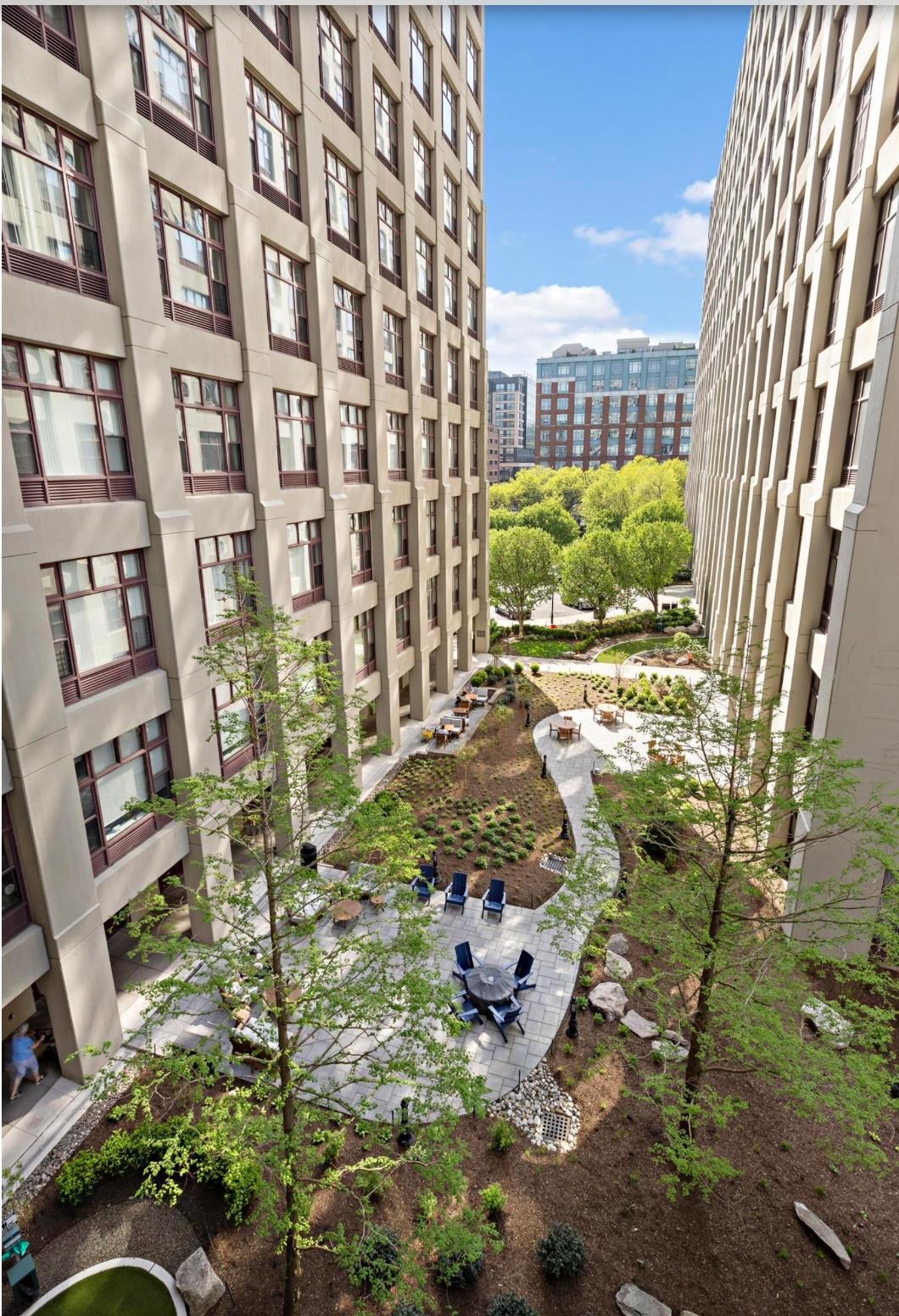 1500 HUDSON ST Unit: 4B