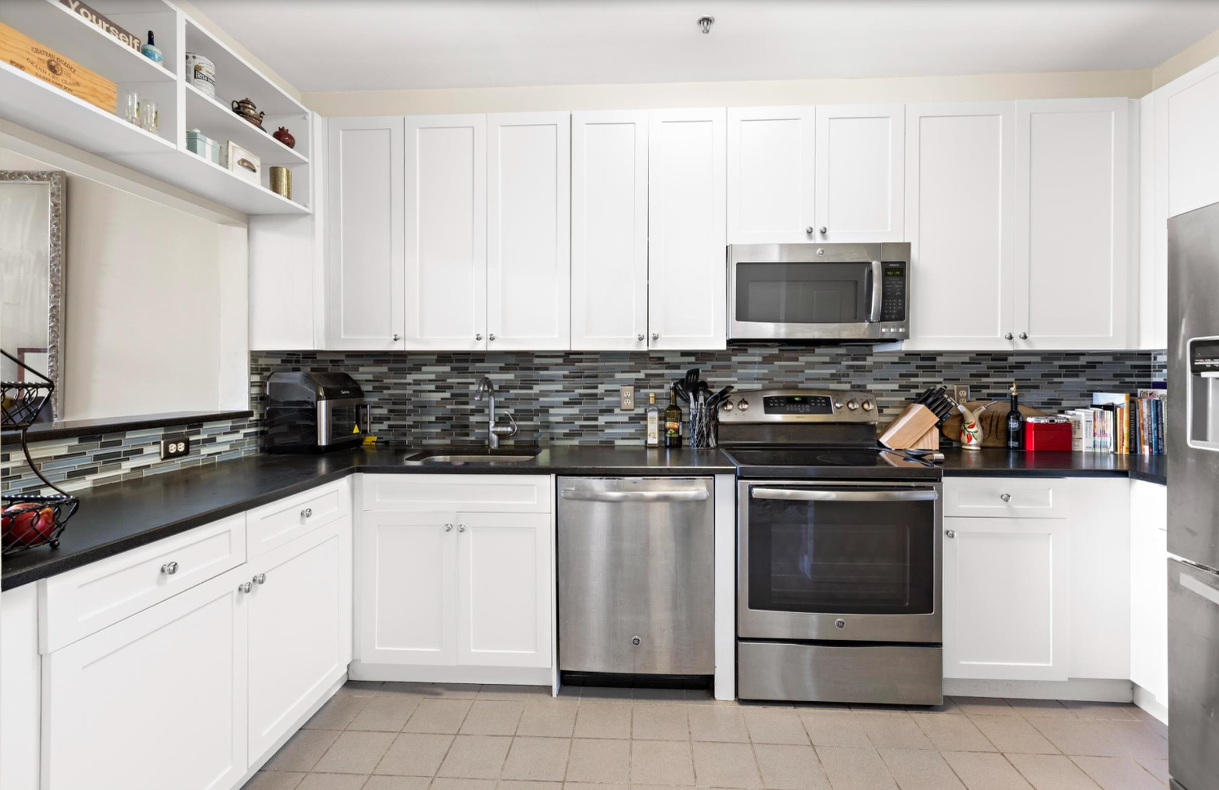 1500 HUDSON ST Unit: 4B
