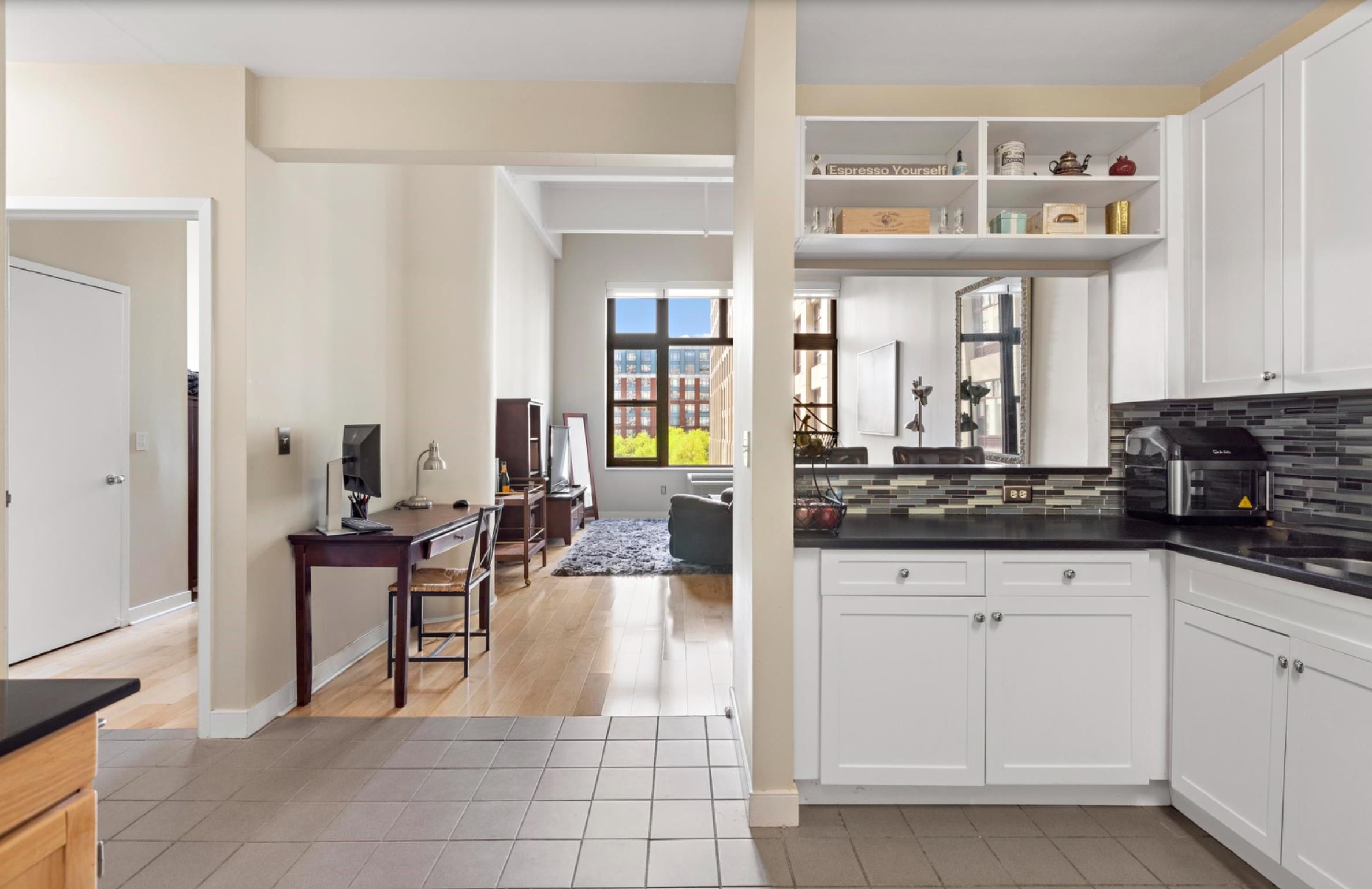 1500 HUDSON ST Unit: 4B